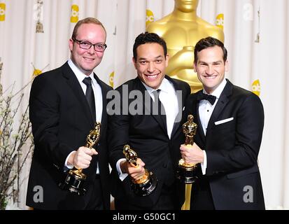 TJ Martin, Dan Lindsay et Richard Middlemas avec le prix du meilleur documentaire, reçu pour Unfeared, aux 84e Academy Awards au Kodak Theatre, Los Angeles. Banque D'Images
