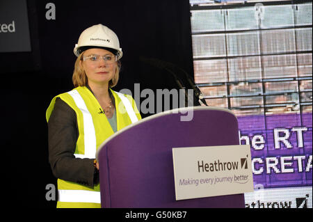Cérémonie de garniture pour Heathrow Terminal 2 Banque D'Images