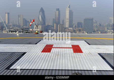 La plate-forme d'ambulance aérienne du nouvel hôpital Royal London Hospital de 650 millions de livres, Whitechapel. Banque D'Images