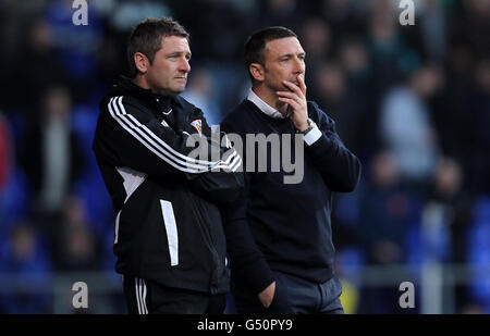 Derek McInnes, directeur de Bristol City (à droite) et Tony Docherty, directeur adjoint, sur le terrain de contact lors du match de championnat de la npower football League à Portman Road, à Ipswich. Banque D'Images