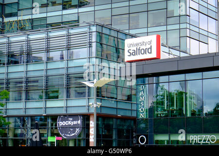 Université de Salford signe à MediaCityUK, Salford Quays, UK Banque D'Images