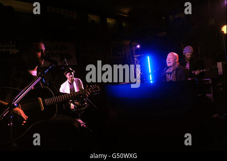 The Fray se produire pendant les sessions @ Absolute radio au Hard Rock Cafe, Londres Banque D'Images