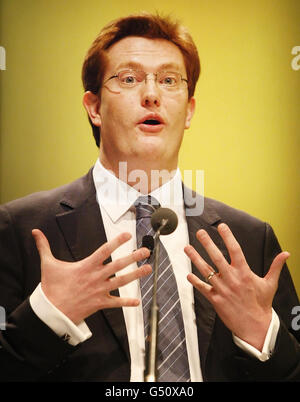 Danny Alexander, secrétaire au Trésor en chef, s'adresse à la conférence de printemps des libéraux-démocrates écossais à l'Eden court Theatre d'Inverness, en Écosse. Banque D'Images