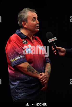 Fléchettes - McCoys Premier League fléchettes 2012 - Westpoint Arena. Phil Taylor est interviewé par SKYSPORTS Banque D'Images