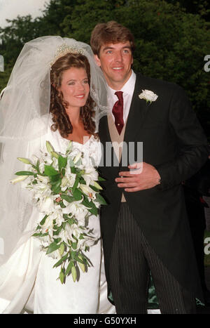 L'ancienne star du tennis Annabel Croft avec son mari Yachtsman Mel Coleman après leur mariage à l'église Saint-Martins dans le Kent. Banque D'Images