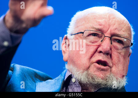 Thomas Keneally, écrivain, dramaturge et auteur de non-fiction. Auteur de la meilleure vente de livre 'Schindler's Ark', le Booker Prize-winning roman de 1982. Au Hay Festival de la littérature et des Arts, le 30 mai 2016 Banque D'Images