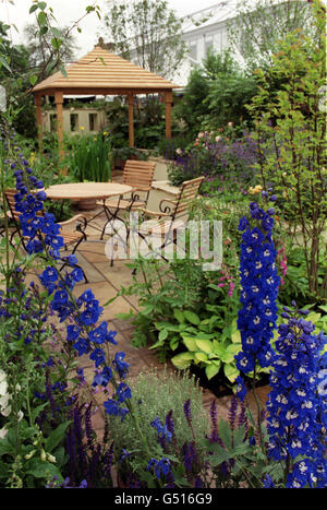 The Help The Aged show Garden qui a remporté un Silver-gilt Award au Chelsea Flower Show, 2000 à Londres. Banque D'Images