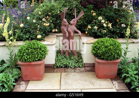 The Help The Aged show Garden qui a remporté un Silver-gilt Flora Award au Chelsea Flower Show, 2000 à Londres. Banque D'Images