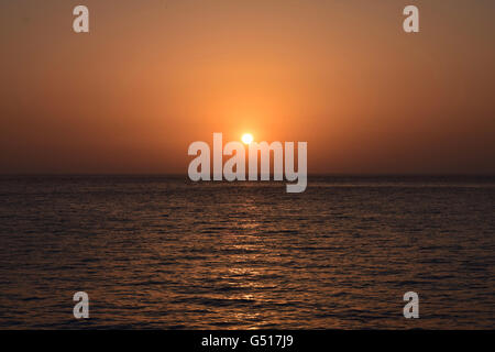 Coucher de soleil sur la mer Méditerranée, de Cala Saona Formentera Banque D'Images