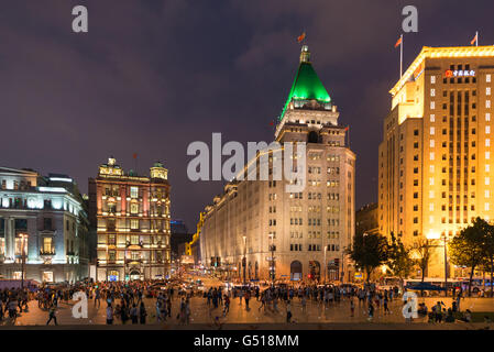 La Chine, Shanghai, le Bund et la Nanjing Road at night Banque D'Images