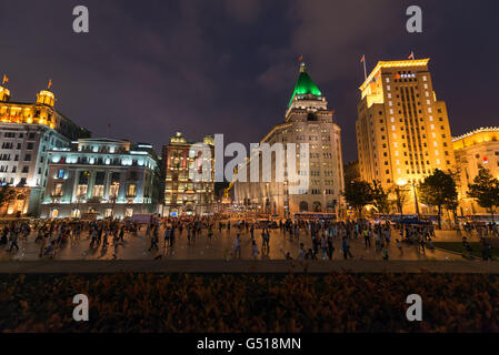 La Chine, Shanghai, le Bund et la Nanjing Road at night Banque D'Images