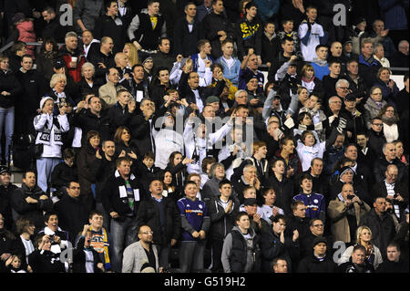 Football - npower football League Championship - Derby County / Nottingham Forest - Pride Park. Les fans du comté de Derby montrent leur soutien dans les stands Banque D'Images