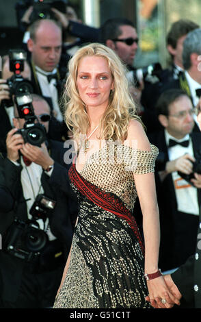 L'actrice américaine Uma Thurman arrive à la première de 'A Golden Bowl', dans laquelle elle joue, au Festival de Cannes, en France. Banque D'Images