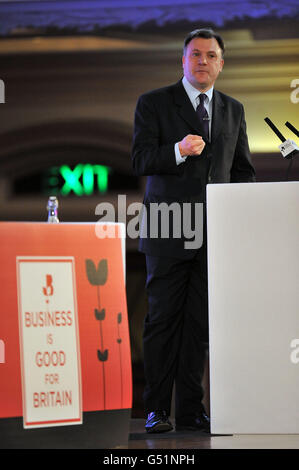 Ed Balls, chancelier de l'ombre, s'adresse à la conférence annuelle des chambres de commerce britanniques, au Methodist Central Hall de Londres. APPUYEZ SUR ASSOCIATION photo. Date de la photo: Jeudi 15 mars 2012. Voir PA Story INDUSTRY Chambers. Le crédit photo devrait se lire comme suit : Ian Nicholson/PA Wire Banque D'Images