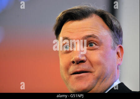 Ed Balls, chancelier de l'ombre, s'adresse à la conférence annuelle des chambres de commerce britanniques, au Methodist Central Hall de Londres. Banque D'Images