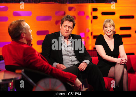 (Gauche - droite) Graham Norton, Hugh Grant et Joanna page pendant le tournage du Graham Norton Show aux London Studios, dans le sud de Londres, devant être diffusé sur BBC One vendredi soir. APPUYEZ SUR ASSOCIATION photo. Date de la photo: Jeudi 15 mars 2012. Le crédit photo devrait se lire comme suit : Ian West/PA Wire Banque D'Images