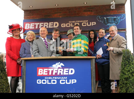 Les courses de chevaux - 2012 Cheltenham Festival - Jour 4 - l'Hippodrome de Cheltenham Banque D'Images