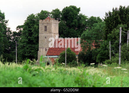 All Saints Church à Rickling, dans l'Essex, où le célèbre chef de télévision Jamie Oliver et sa mariée Juliette Norton (Jools) ont tenu leur cérémonie de mariage. Le couple heureux, tous deux 25, se connaissent depuis plus d'une décennie. * ...et maintenant leur vie personnelle et professionnelle sont liées comme Jools travaille comme PA de Jamie. Banque D'Images