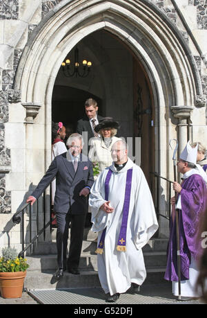 Le prince de Galles et la duchesse de Cornouailles après avoir assisté à un service de la Sainte Communion à l'église Saint-Alban à Copenhague, au Danemark. Banque D'Images