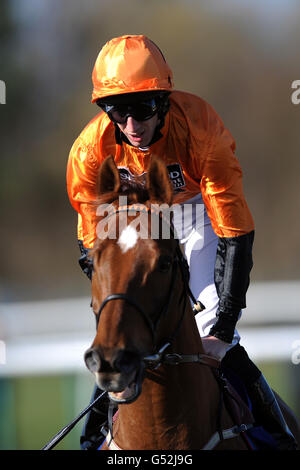 Courses hippiques - Winter Derby Day - Lingfield Park. Premio Loco, monté par George Baker Banque D'Images