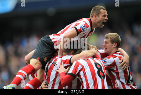 Football - Barclays Premier League - Manchester City / Sunderland - Etihad Stadium.Phil Bardsley de Sunderland célèbre après que Nicholas Bendtner a terminé le deuxième but Banque D'Images