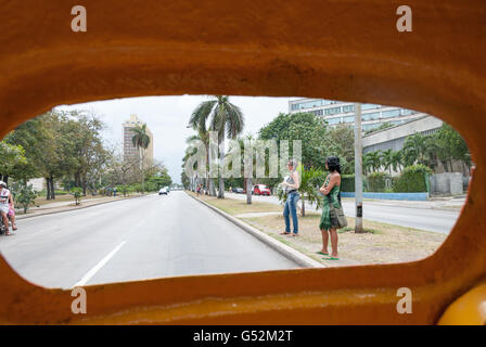 Cuba, La Havane, à la recherche d'un taxi, coco Coco Amarillo Banque D'Images