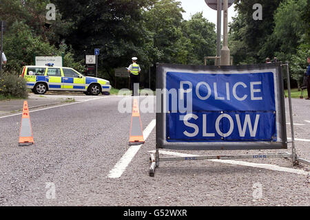 La police de Sussex ferme la A29 après que le corps d'une jeune fille a été trouvé dans un champ au nord de Pulborough, dans le Sussex. On croit qu'il pourrait s'agir de la disparition de Sarah Payne, âgée de huit ans. * Sarah a disparu il y a quinze jours en jouant dans un champ de maïs près de la maison de Worthing de son grand parent. Banque D'Images