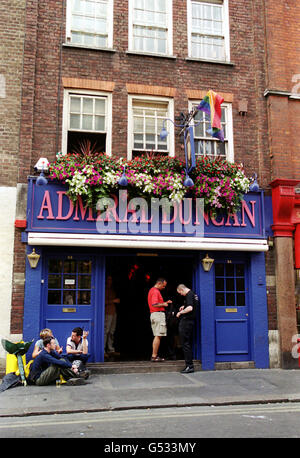 Le pub Admiral Duncan dans Old Compton Street, Soho, un célèbre quartier gay du centre de Londres. Banque D'Images