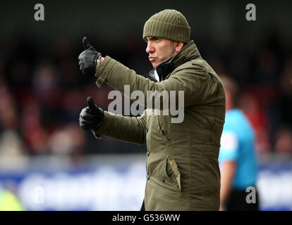 Paolo Di Canio, directeur de Swindon Town, lors du match de la npower football League Two au Globe Arena de Morecambe. Banque D'Images