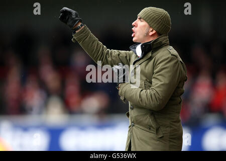 Paolo Di Canio, directeur de Swindon Town, lors du match de la npower football League Two au Globe Arena de Morecambe. Banque D'Images