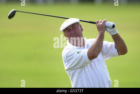 Christy O'Connor Jnr d'Irlande en action sur le 2ème tee au Championnat de golf ouvert 2000 à St Andrews en Écosse. Banque D'Images