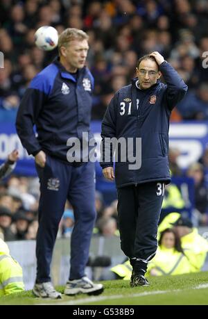 Martin O'Neill, directeur de Sunderland (à droite) et David Moyes, directeur d'Everton (gauche) sur la ligne tactile Banque D'Images