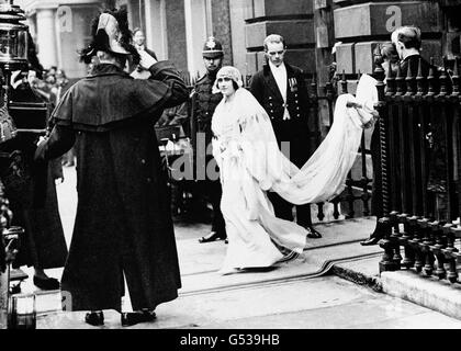 Image - Prince Albert, duc d'York et Lady Elizabeth Bowes-Lyon Wedding - Londres Banque D'Images