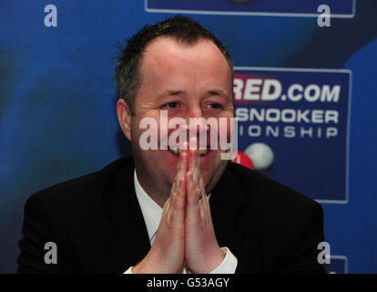 John Higgins, champion du monde actuel de Snooker, lors du lancement des Championnats du monde de Snooker de Betfred au RAC Club de Londres. Banque D'Images