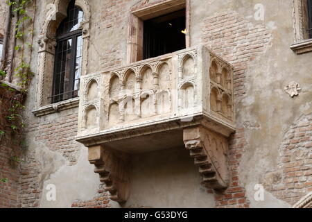 Le balcon de Juliette, la maison des parents de Juliette, Roméo et Juliette, un drame de William Shakespeare, Vérone, Vénétie, Italie Banque D'Images