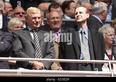 Football - FA Cup - demi-finale - Liverpool v Everton - Wembley Stadium.Sir Trevor Brooking, directeur du développement du football de FA (à gauche) Banque D'Images