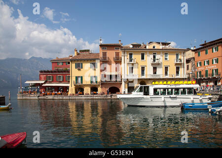 Port de Malcesine, sur le lac de Garde, Vénétie, Italie, Europe, PublicGround Banque D'Images