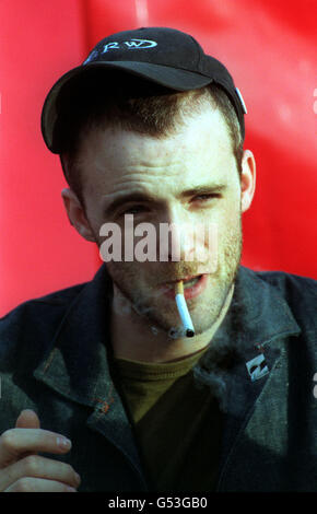 V2000 Fran Healy Travis.Fran Healy, chanteur principal du groupe Travis Backstage au festival de musique V2000 à Chelmsford, dans l'Essex. Banque D'Images