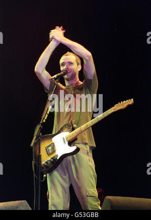 V2000 Travis Fran Healy Banque D'Images