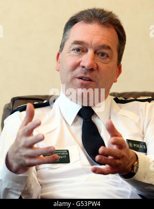 Le chef du Service de police d'Irlande du Nord, Matt Baggott, s'est exprimé devant l'Association de la presse, dans son bureau au siège de la police à Belfast. Banque D'Images