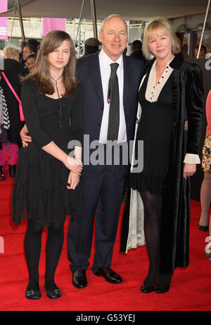 Mark Knopfler et sa famille arrivent à la première du film African Cats UK qui s'est tenue au BFI Southbank, Londres. Banque D'Images