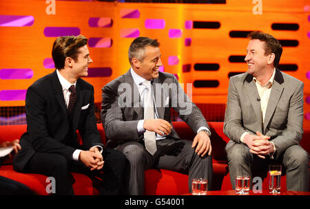 (De gauche à droite) Zak Efron, Matt LeBlanc et Lee Mack pendant le tournage de l'édition de cette semaine du Graham Norton Show, aux London Studios à Londres. Banque D'Images