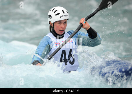 Canoë - essais de sélection de Tesco Canoe Slalom 2012 - troisième jour - Lee Valley White Water Centre. Hannah Burgess, Kingston Canoe Club Banque D'Images