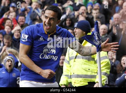 Football - Barclays Premier League - Everton / Fulham - Goodison Park.Tim Cahill d'Everton célèbre le quatrième but de son côté Banque D'Images