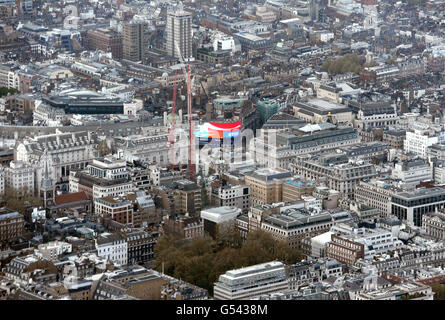 Vue sur la ville - Londres.Vue aérienne des panneaux publicitaires de Piccadilly Circus, Londres Banque D'Images