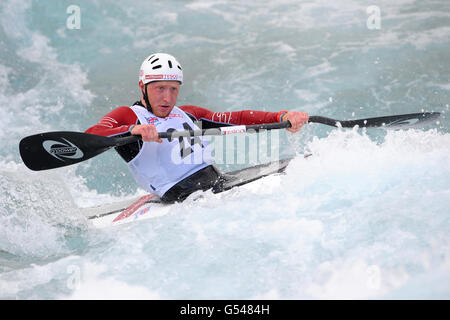 Canoë - essais de sélection de Tesco Canoe Slalom 2012 - troisième jour - Lee Valley White Water Centre. Joe Coombs, Club de canoë de Salisbury Banque D'Images