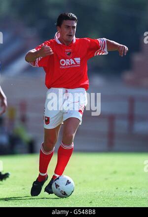 Football - Endsleigh League Division One - Barnsley / Birmingham City. Charlie Bishop, Barnsley Banque D'Images