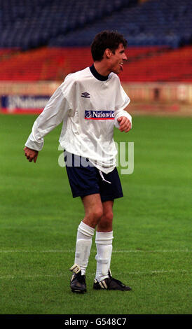 L'acteur Dean Gaffney, qui joue le personnage Robbie dans le SOAP Eastenders, jouant au stade Wembley dans un match de football de célébrité de charité. Banque D'Images