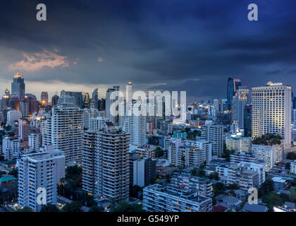 L'horizon de Bangkok avec des nuages de mousson