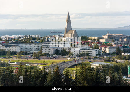 L'Islande, Höfuðborgarsvaeðið, Reykjavík, vue de la capitale, Reykjavik est un évangélique Hallgrímskirkja-paroisse luthérienne église de l'état islandais Banque D'Images